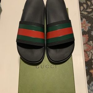 Mens Gucci Slides size 10.  Worn 1 time too small.  Includes Box and Dust Bag.
